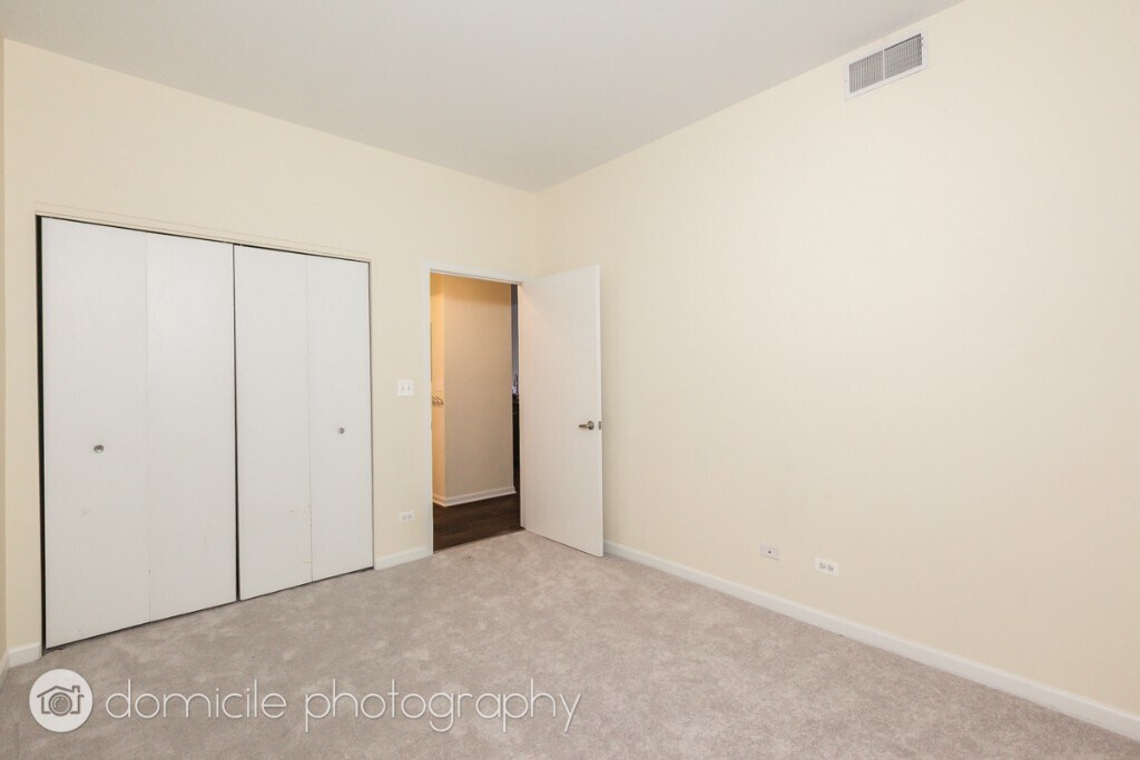 Building Photo - 2317 W Wolfram St