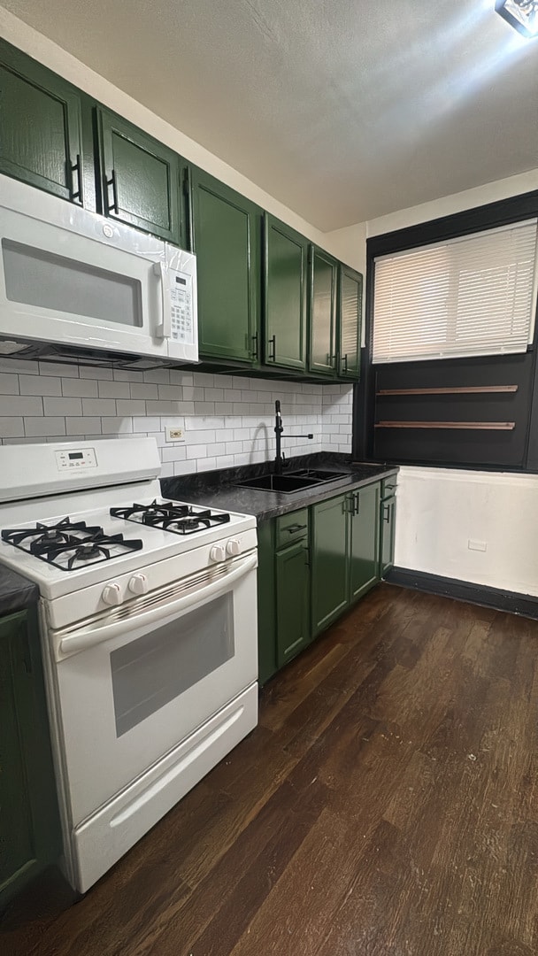 Building Photo - 7357 S St Lawrence Ave