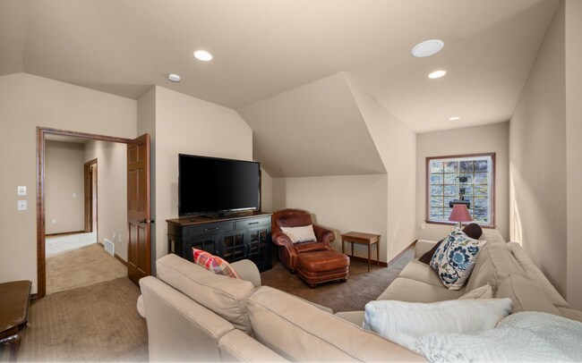 Building Photo - 1610 E Eagle Feather Ln