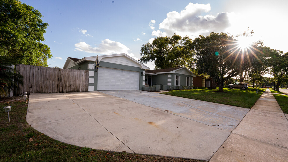 Building Photo - 37 Carriage Hill Cir