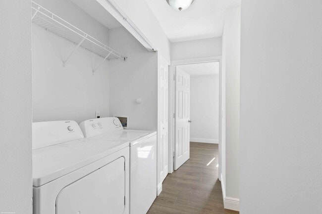 Building Photo - 1120 Hyacinth Pl