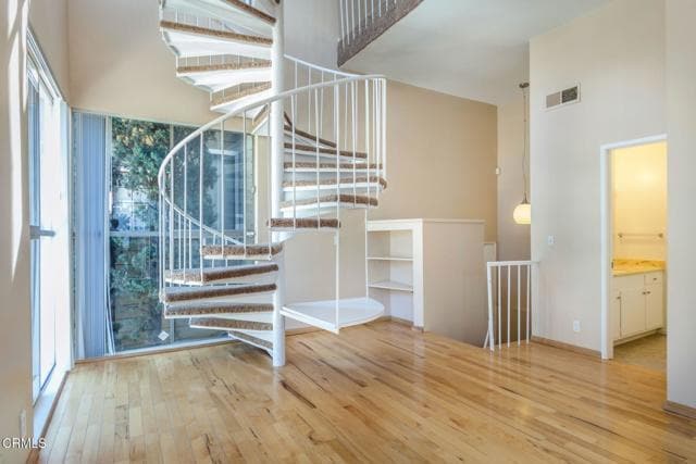 Building Photo - 6827 Pacific View Dr