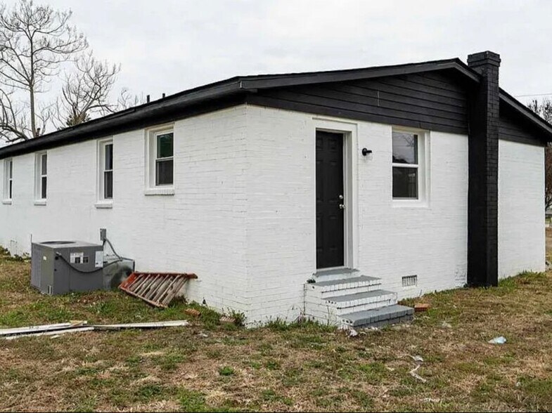 Building Photo - 421 Pineville Rd