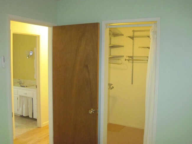 Building Photo - 10 Blossom Way