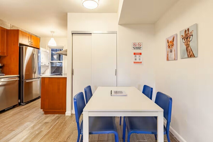 Building Photo - 619 10th St NE