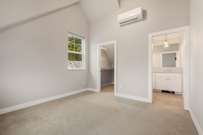 Building Photo - Modern Sammamish Cottage – Light-Filled Living in a Prime Plateau Location