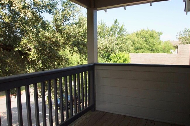 Building Photo - 2205 Independence Dr