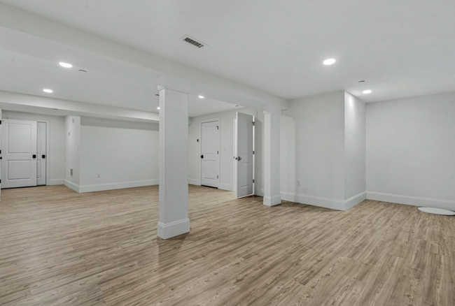 Building Photo - 19 Lily Pond Ln