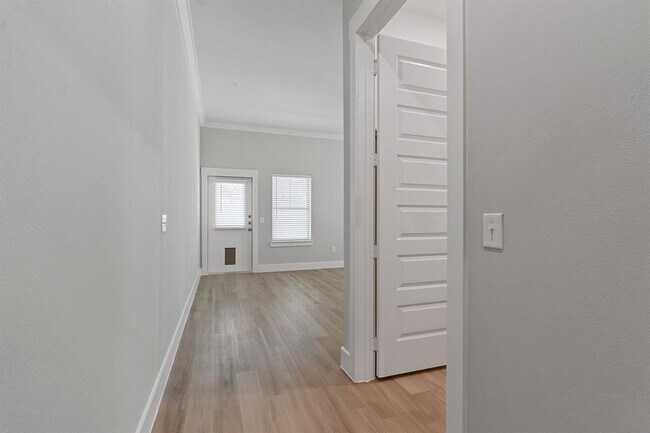 Building Photo - 1109 Saffira-