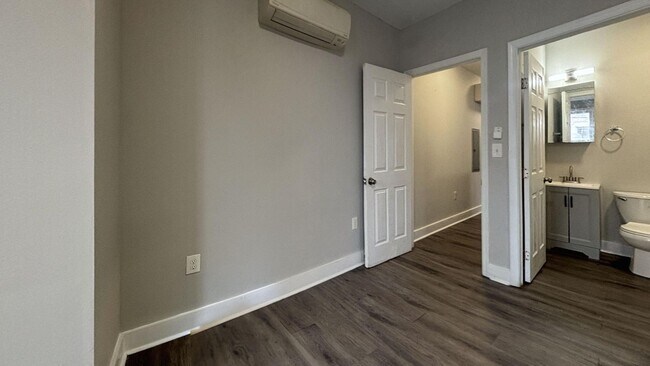 Building Photo - 1235 W Huntingdon St