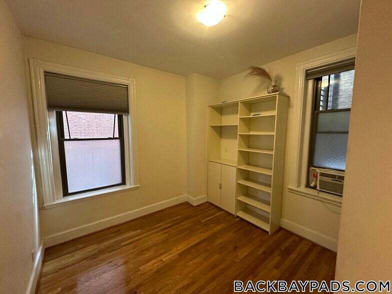 Building Photo - 366 Commonwealth Ave