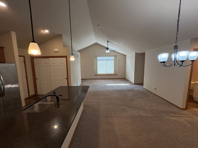 Building Photo - Townhome in Southeast Lincoln