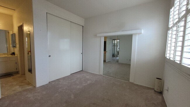 Building Photo - Conveniently Located In Rancho San Diego