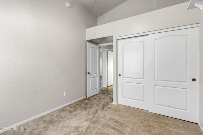 Building Photo - 1113 E Betsy Ln