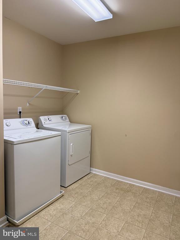 Building Photo - 2082 Deer Run Dr