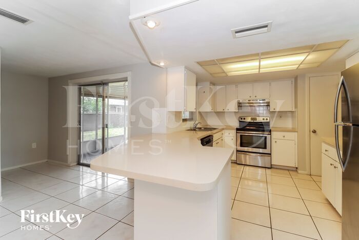 Building Photo - 7240 Rosarian Dr