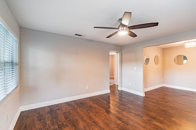 Building Photo - 3208 W Napoleon Ave