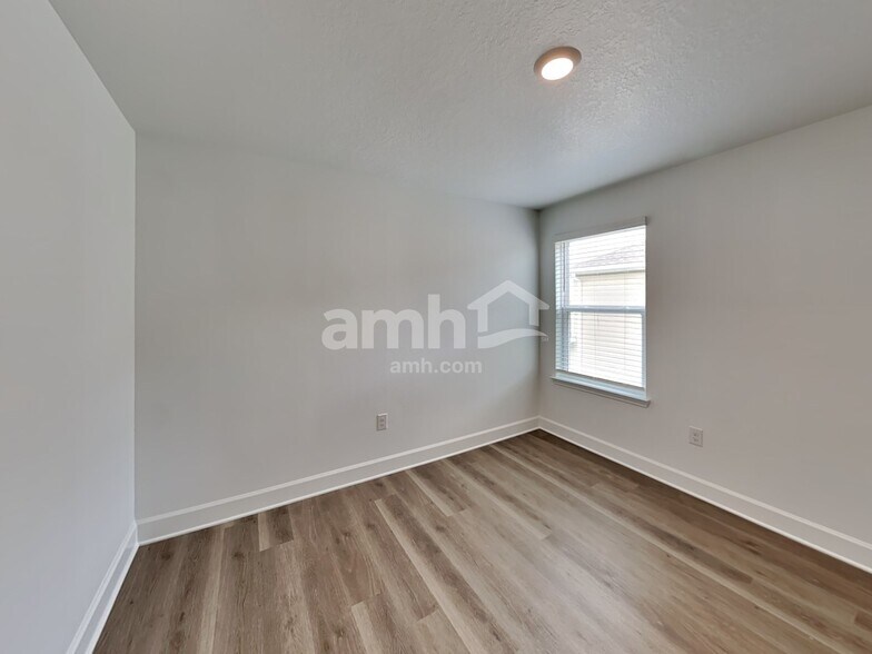 Building Photo - 37749 Dusty Saddle Ln