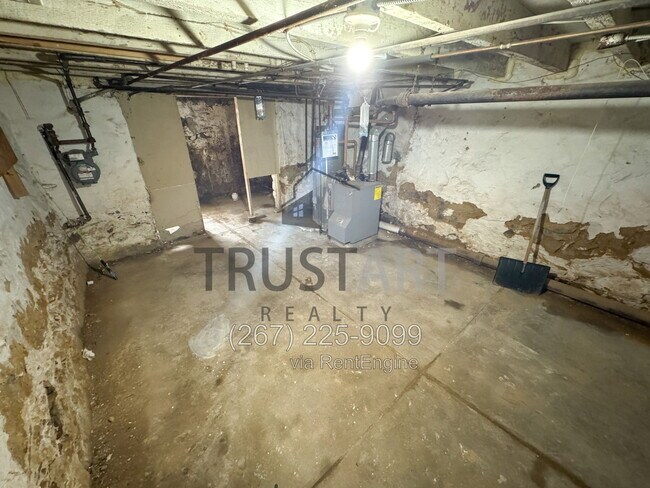 Building Photo - 2082 Albright St