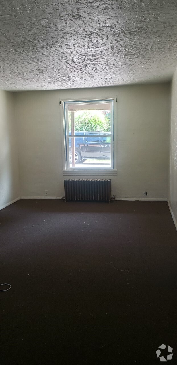 Building Photo - 20 Beyrleye Ave