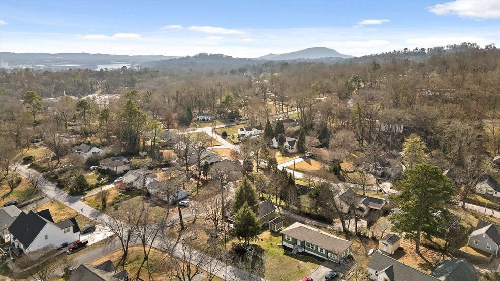 Building Photo - 844 Linden Hall Rd