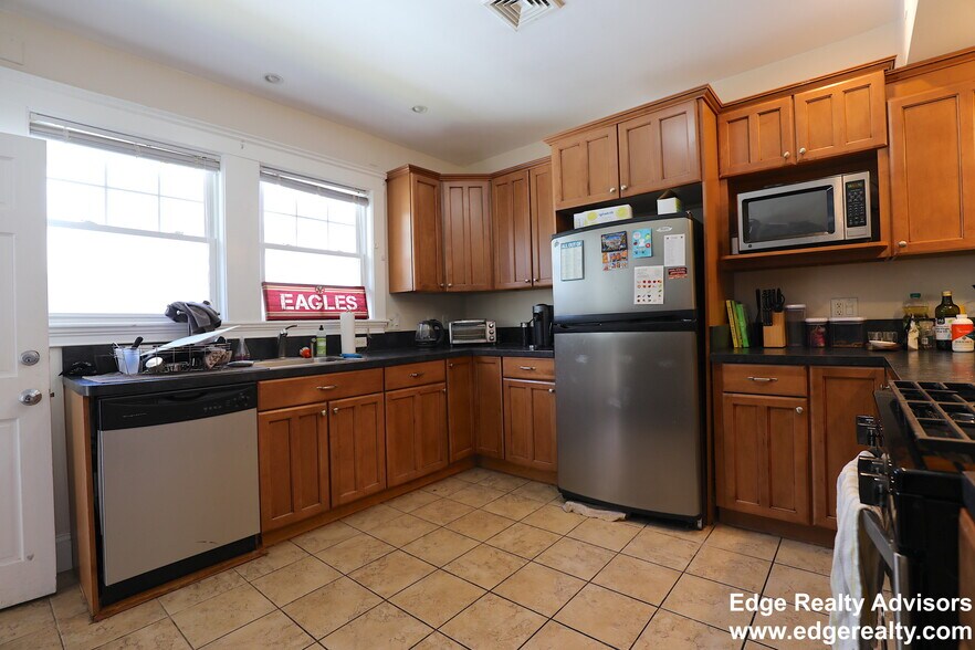 Primary Photo - 37 Radnor Rd