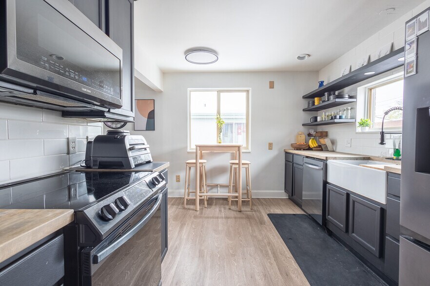 Building Photo - 4431 Fillmore St