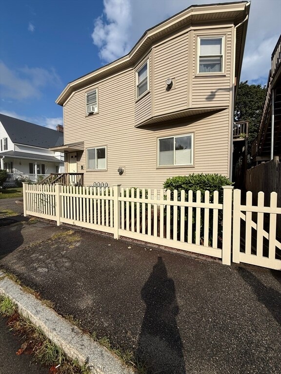 Building Photo - 74 Lakewood St