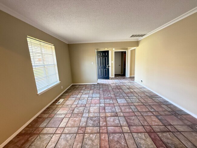 Building Photo - Spacious 4 Bedroom in South Tulsa