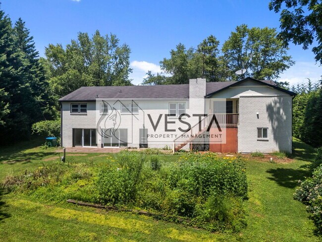 Building Photo - 90 Knob Hill Rd