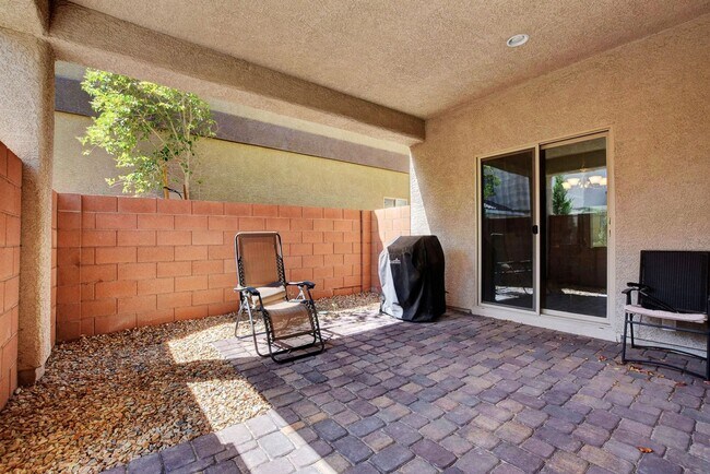Building Photo - Beautiful Two Story Located on the Southwest