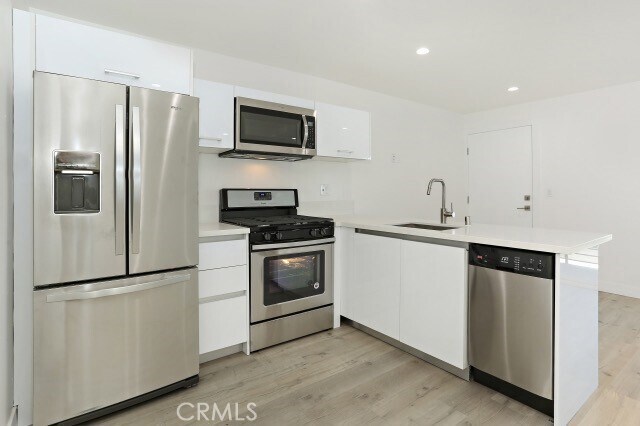 Building Photo - 6745 Laurel Canyon Blvd
