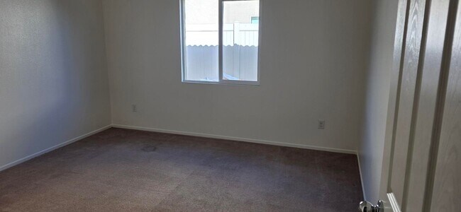 Building Photo - Beautiful Solar Home in Jurupa Valley Available Now!