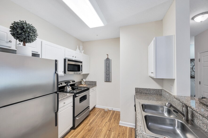 Building Photo - Rivermont Crossing Townhomes & Apartments