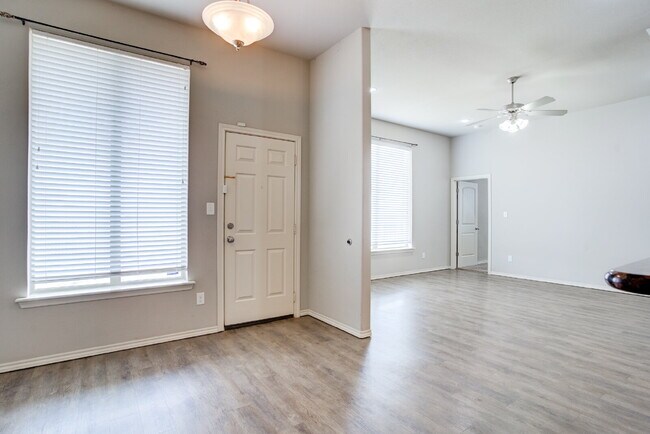 Building Photo - Great newer home in Frenship ISD