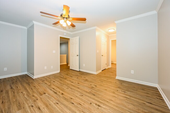 Building Photo - 636 Magnolia Ln