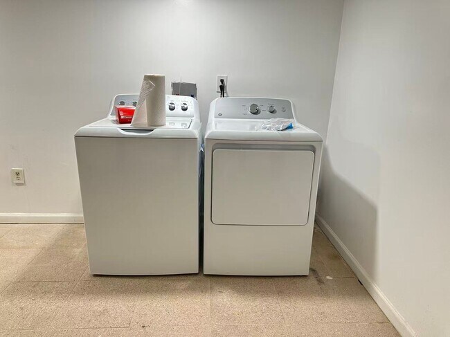 Building Photo - 1650 S Camac St