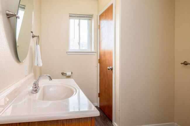 Building Photo - 700 W Bridle Ln