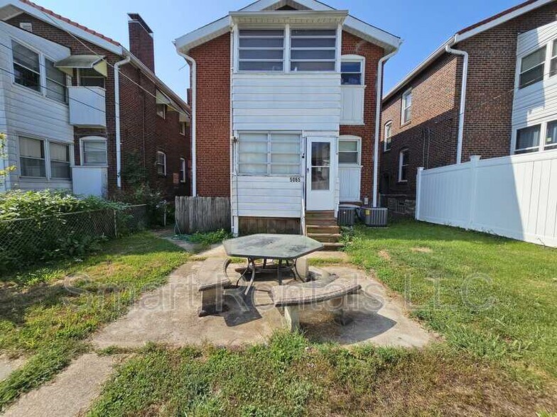 Building Photo - 5065 Lindenwood Ave