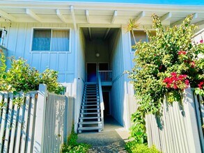 Building Photo - Beautifully Updated 3 Bed 2 Bath Condo W/ ...