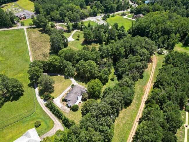 Building Photo - 17040 Birmingham Rd