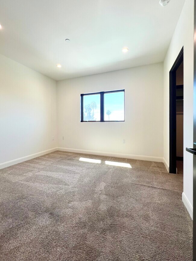 2nd bedroom - 859 S Lucerne Blvd
