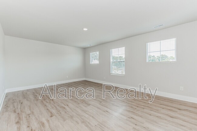 Building Photo - 118 Silverwood Ct