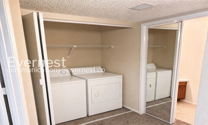 Building Photo - 6655 N Canyon Crest Dr