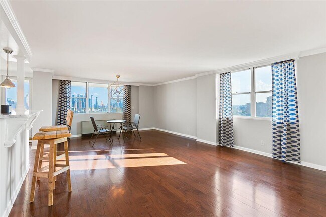 Building Photo - 6040 BLVD E