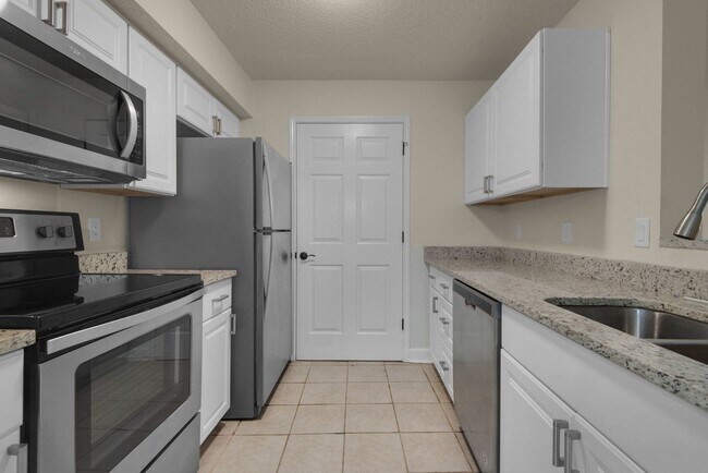 Building Photo - Beautifully remodeled 1B/1B Unfurnished Condo near Beach in the Heart of Destin!