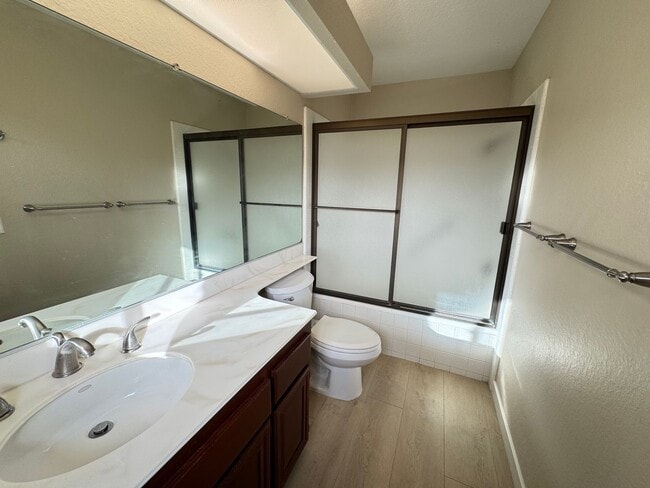 Building Photo - Spacious 2Bd/2Ba Condo w/Bonus Office, Garage and A/C!