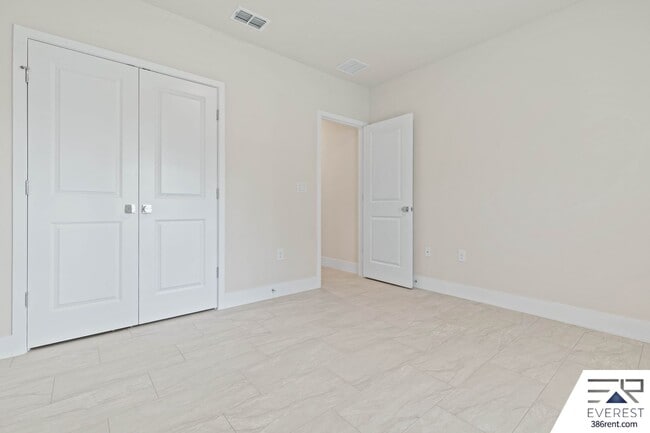 Building Photo - FULLY FENCED, LIKE NEW 3/2/2 IN DESIRABLE INDIAN TRAILS