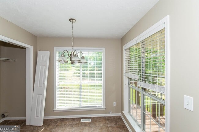 Building Photo - 121 Aristocratic Way