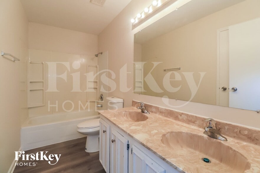 Building Photo - 7437 W Hickory Creek Dr